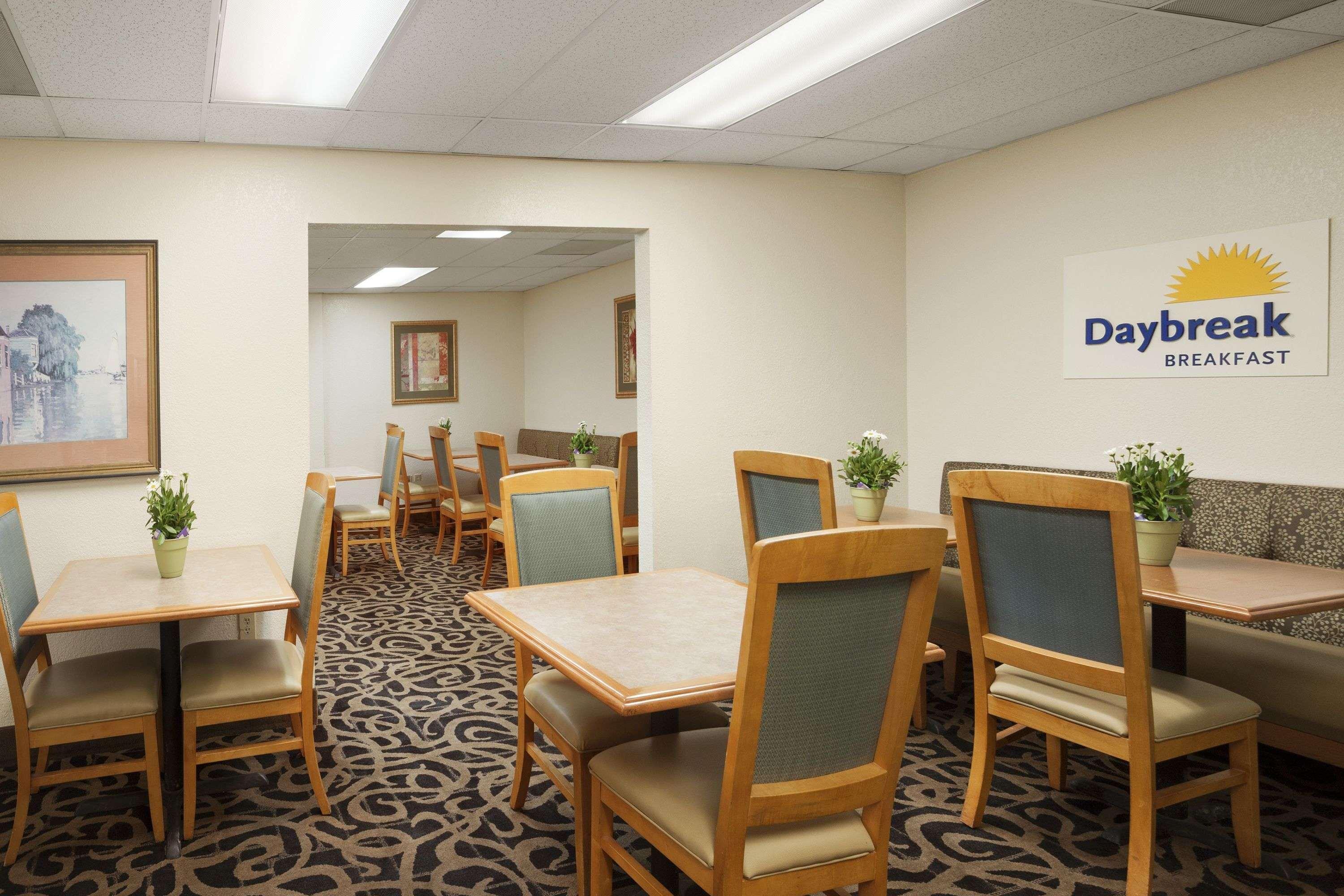 Days Inn By Wyndham Westend Alexandria,Va Washington Dc Area Exterior photo