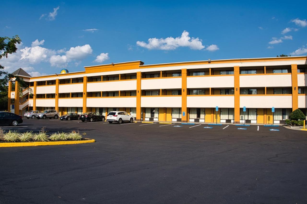 Days Inn By Wyndham Westend Alexandria,Va Washington Dc Area Exterior photo